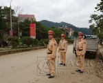Đội CSGT - TT, CĐ Công an huyện Pác Nặm tuần tra kiểm soát khu vực trung tâm huyện