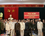 Các thế hệ lực lượng An ninh điều tra Công an tỉnh Bắc Kạn chụp ảnh lưu niệm tại buổi tọa đàm