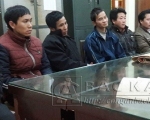 Các đối tượng tham gia đánh bạc được triệu tập đến Công an huyện Chợ Đồn