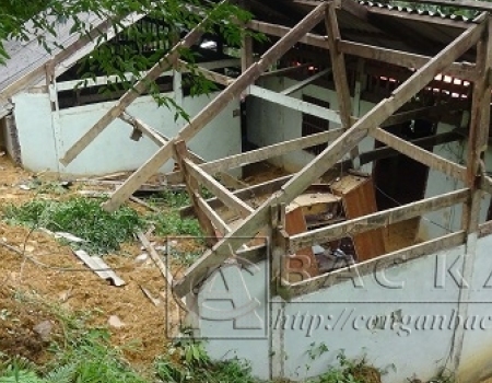 Vụ sạt lở làm vợ chống ông Phương bị thương, con gái tử vong