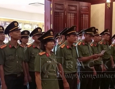 CBCS khối thi đua Trực thuộc Công an tỉnh Bắc Kạn báo công tại Khu lưu niệm 6 điều Bác Hồ dạy CAND