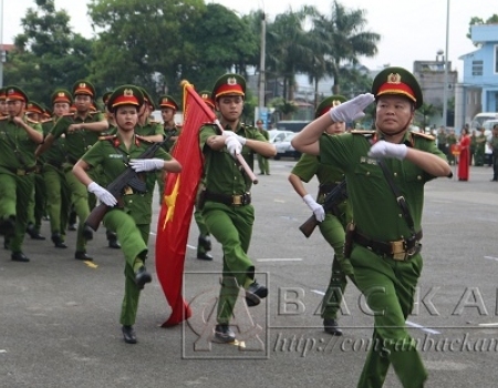 Phần thi diễu hành Đội tuyển Công an huyện Ngân Sơn