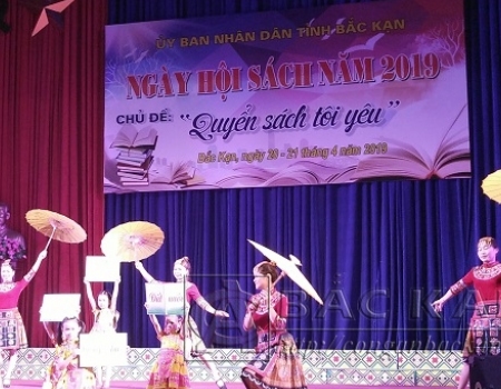 Tiết mục văn nghệ chào mừng khai mạc Ngày sách Việt Nam
