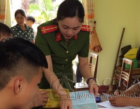 Hướng dẫn người dân làm thủ tục cấp giấy chứng minh nhân dân