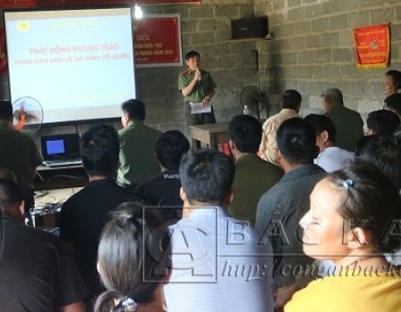 Đông đảo bà con nhân dân các thôn tham gia buổi phát động phong  trào