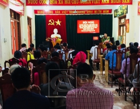 Nhiều người dân xã Nghiên Loan được tuyên truyền về chính sách tái hòa nhập cộng đồng