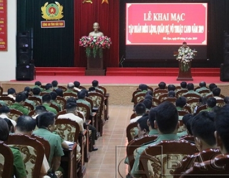 Công an tỉnh khai mạc tập huấn điều lệnh, quân sự, võ thuật CAND năm 2019