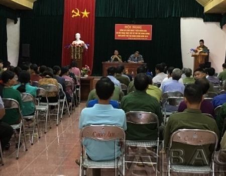 Lãnh đạo Công an huyên Na Rì báo cáo tinh hình công tác bảo đảm ANTT 9 tháng đầu năm