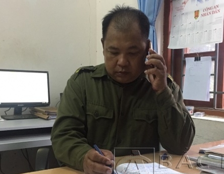 Trưởng Công an xã Nghĩa Tá Hoàng Văn Dũng tiếp nhận thông tin tin an ninh trật tự giải quyết nhiều vụ việc ngay từ cơ sở.