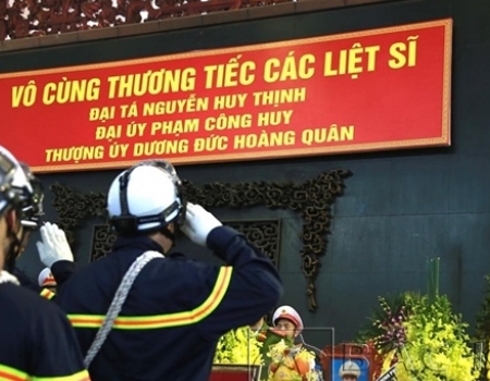 CBCS Phòng Cảnh sát PCCC và CNCH Công an thành phố Hà Nội, đơn vị công tác của đồng chí Phạm Công Huy vào viếng