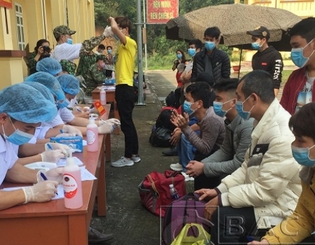 173 lao động về từ Trung Quốc được đưa đến doanh trại Trung đoàn 750 tại phường Huyền Tụng, TP Bắc Kạn cách ly theo quy định, phòng dịch do Covid -19.