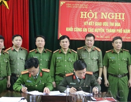 Các đơn vị ký kết giao ước phong trào thi đua năm 2020.