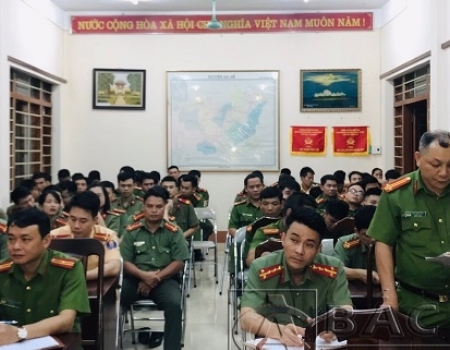  Công an huyện Ba Bể sinh hoạt chính trị với chủ đề Chỉ huy gương mẫu, cán bộ tận tâm, đơn vị đoàn kết, thi đua quyết thắng
