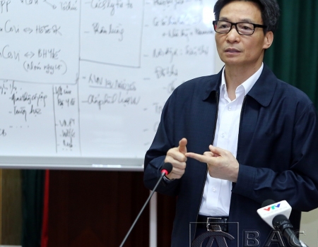 Phó Thủ tướng Vũ Đức Đam chỉ đạo tại cuộc họp