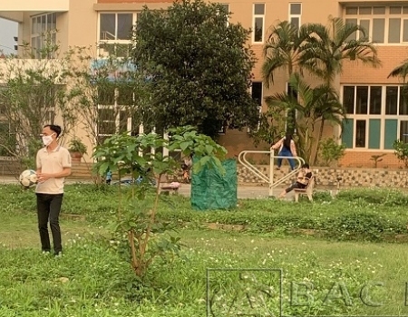 Công an TP Bắc Kạn nhắc nhở người dân không tụ tập đông người nơi công cộng  