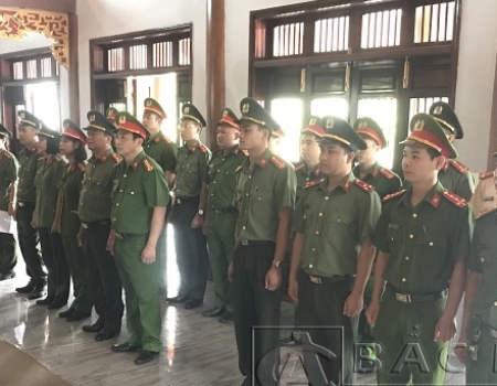 Đoàn đại biểu Đoàn thanh niên Công an tỉnh tổ chức dâng hương báo công nhân kỷ niệm 130 năm Ngày sinh Chủ tịch Hồ Chí Minh (19/5/1890 – 19/5/2020) tại Khu Di tích lịch sử thanh niên xung phong Nà Tu, xã Cẩm Giàng, huyện