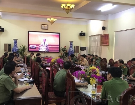 Các đại biểu tại điểm cầu Công an Bắc Kạn theo dõi Hội thảo