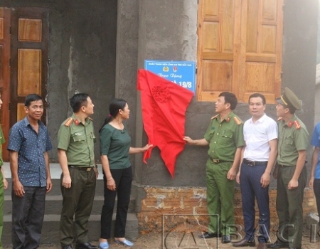 Khánh thành, bàn giao công trình “Nhà 19/8” cho Gia đình em Nguyễn Thành Đồng - Thôn Bản Mới, xã Bình Văn, huyện Chợ Mới.