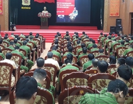 CBCS Công an tỉnh Bắc Kạn theo dõi Hội nghị