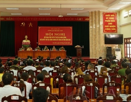 Hội nghị đối thoại thu húthơn 200 người tham gia