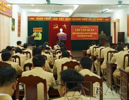 Đại tá Nguyễn Thanh Tuân - Phó Giám đốc Công an tỉnh khai mạc lớp tập huấn