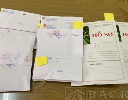Tang vật được lực lượng Công an tạm giữ trong vụ đánh bạc