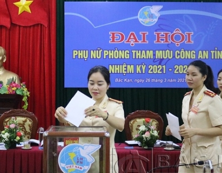 Đại biểu bỏ phiếu bầu Ban chấp hành nhiệm kỳ 2021 – 2026