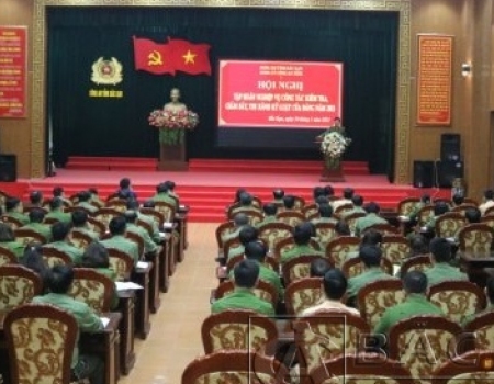 Đại tá Hà Trọng Trung   Chủ nhiệm UBKT Đảng ủy Công an tỉnh phát biểu khai mạc lớp tập huấn