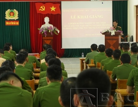 Đại tá Hà Trọng Trung   Phó Giám đốc Công an tỉnh phát biểu khai mạc lớp tập huấn