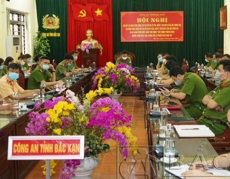 Đại tá Đinh Quang Huy, Phó Giám đốc Công an tỉnh chủ trì hội nghị tại điểm cầu Bắc Kạn