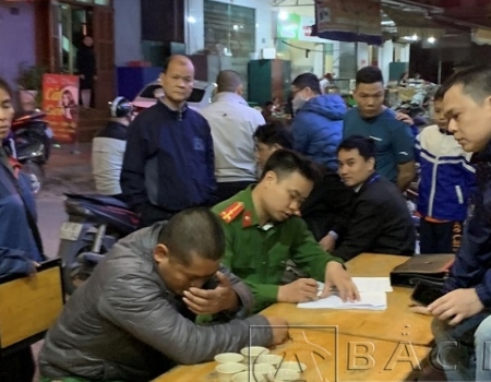 Lực lượng Công an thành phố Bắc Kạn thu thập tài liệu điều tra làm rõ vụ việc