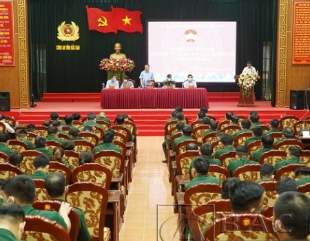 Ứng cử viên đại biểu Quốc hội trả lời kiến nghị của cử tri
