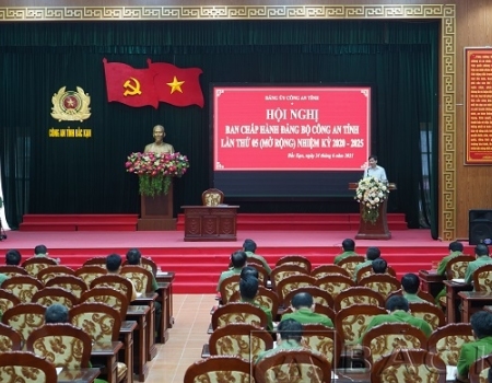 Đồng chí Nguyễn Long Hải, Chủ tịch UBND tỉnh phát biểu chỉ đạo hội nghị