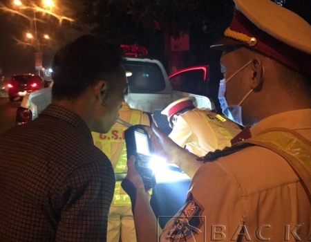Phòng Cảnh sát giao thông tăng cường xử lý vi phạm nồng độ cồn trên địa bàn thành phố Bắc Kạn