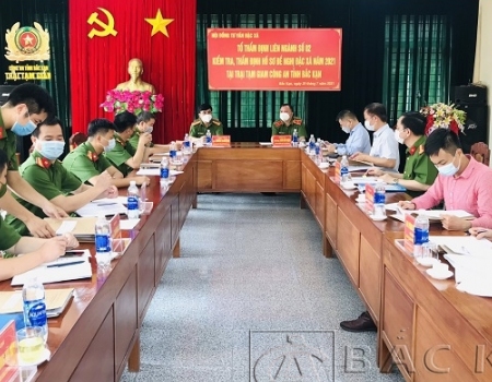 Tổ thẩm định liên ngành số 2, Hội đồng tư vấn Bộ Công an kiểm tra, thẩm định hồ sơ tại Công an tỉnh Bắc Kạn