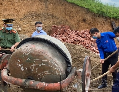 Các đại biểu tham gia khởi công công trình
