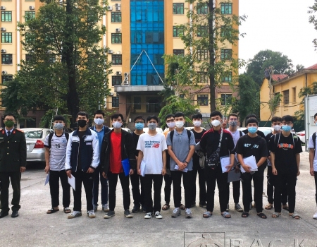 16 tân sinh viên đầu tiên nhập học tại Học Viện ANND
