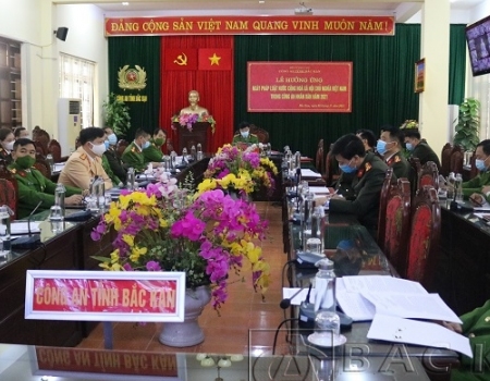 Đại tá Nguyễn Thanh Tuân chủ trì buổi lễ tại điểm cầu Bắc Kạn