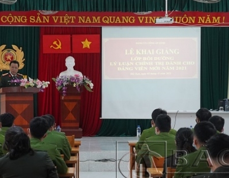 Khai giảng lớp bồi dưỡng lý luận chính trị cho đảng viên mới năm 2021