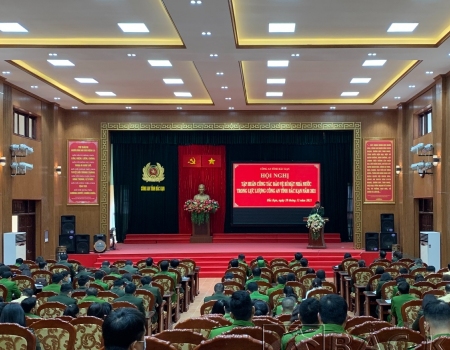 Đại tá Vũ Văn Quân, Phó Giám đốc Công an tỉnh truyền đạt chuyên đề bảo vệ bí mật Nhà nước trên không gian mạng