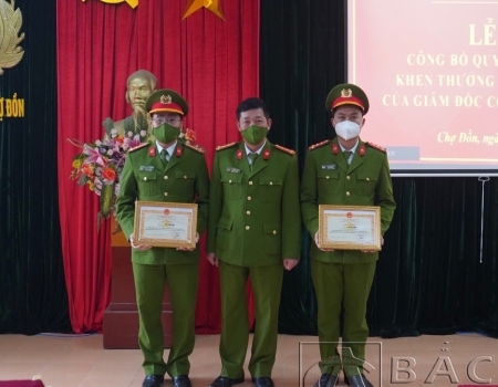 Khen thưởng đột xuất 3 cá nhân có thành tích xuất sắc trong triệt phá vụ án đánh bạc
