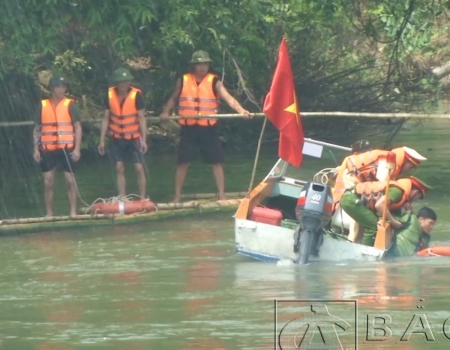   Lực lượng Công an và Bộ chỉ huy quân sự thực hiện phương án diễn tập phòng chống thiên tai, tìm kiếm cứu nạn tại huyện Chợ Mới