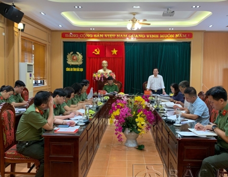 Đồng chí Lê Dược Trung, trưởng đoàn kiểm tra kết luận tại buổi làm việc