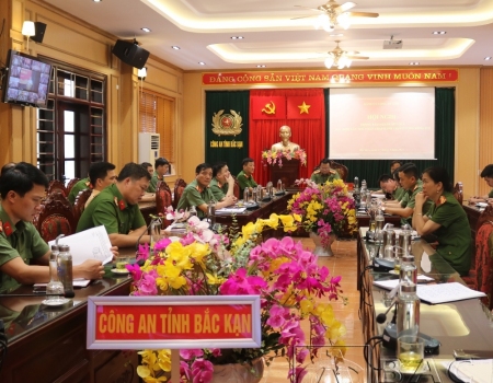 Các đại biểu dự hội nghị tại điểm cầu Bắc Kạn. 