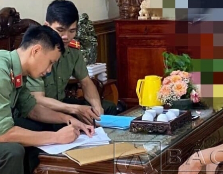 Tổ công tác lập biên bản đối với chủ cơ sở