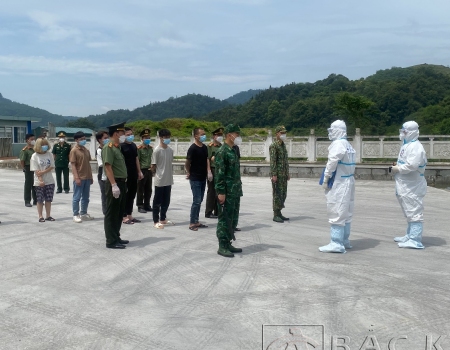 Lực lượng chức năng hai nước tiến hành bàn giao công dân