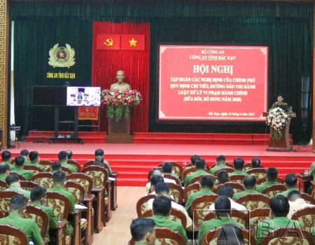  Đại biểu tham dự hội nghị tại Công an tỉnh. 