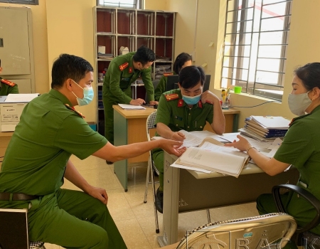 Công an tỉnh kiểm tra tiến độ thực hiện Đề án 06 tại Công an thị trấn Phủ Thông, huyện Bạch Thông