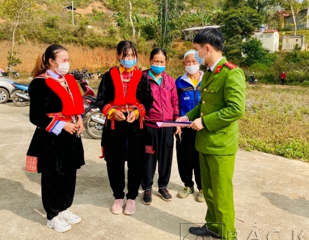  Công an xã Hà Hiệu, huyện Ba Bể đẩy mạnh tuyên truyền phổ biến pháp luật cho người dân trên địa bàn