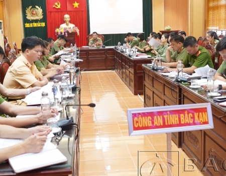 Đại tá Đinh Quang Huy, Phó Giám đốc Công an tỉnh chủ trì tại điểm cầu Công an tỉnh Bắc Kạn.